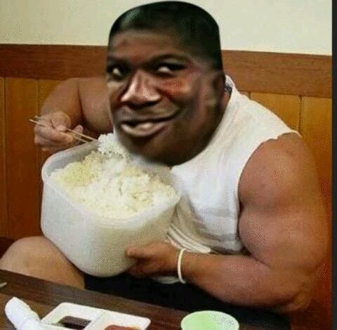 肌肉男吃饭啦